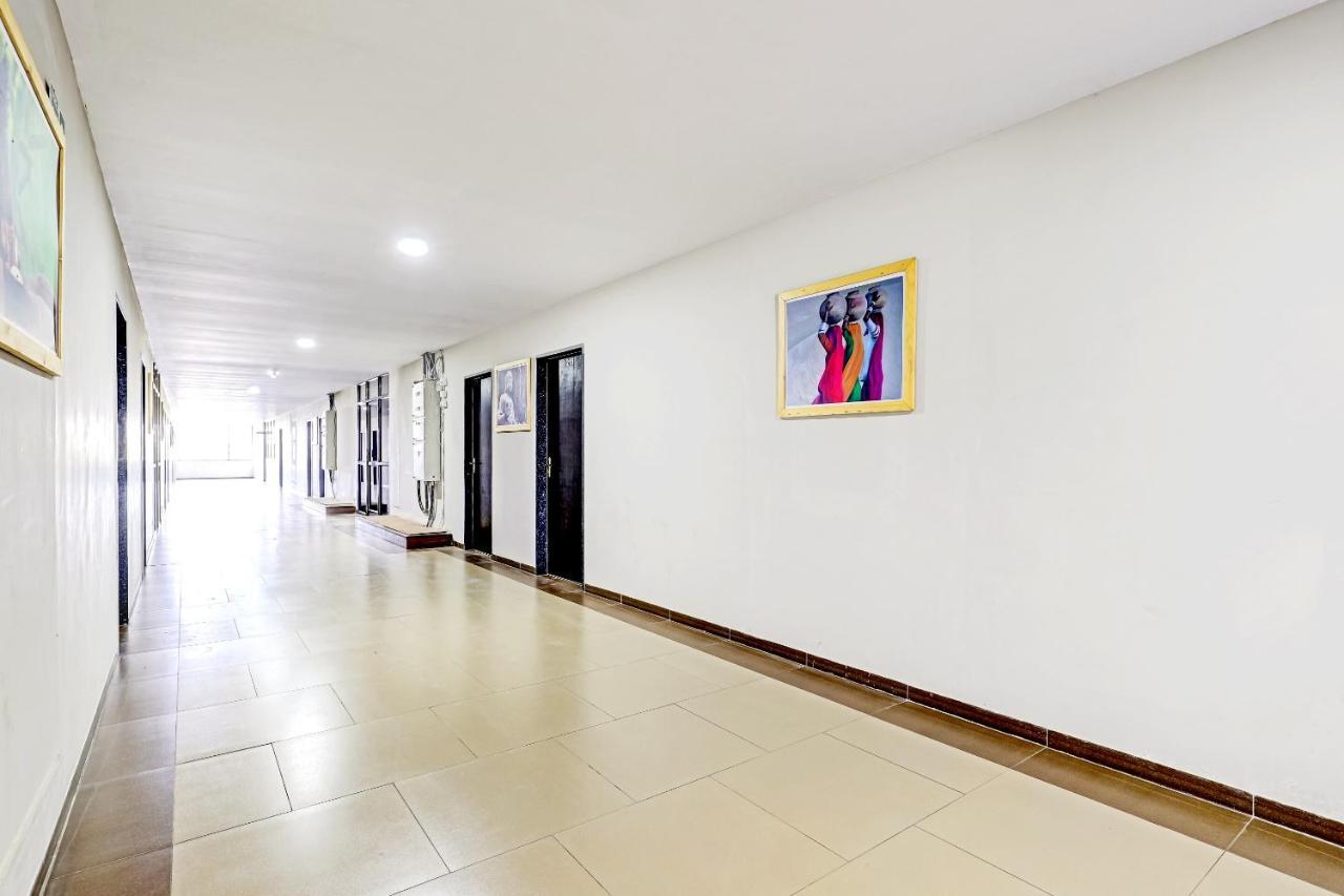 Oyo 70752 Viram House Gorwa Exterior photo